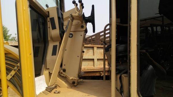 ขายด่วน 2คัน  เกรดเดอร์&amp;รถบดสั่นสะเทือน CATERPILLAR