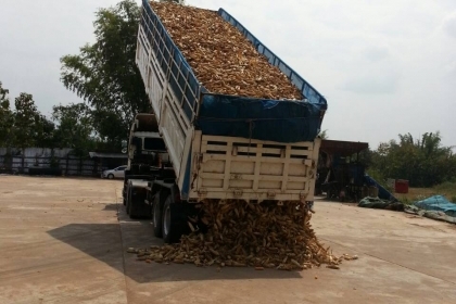 หางสามมิตรดั้ม  2เพลา  จดทะเบียนครั้งแรกปี 2540 สามารถแวะชมและทดลองหางดั๊มได้ที่ ศูนย์พักรถ truck2hand จังหวัดสระบุรีครับ