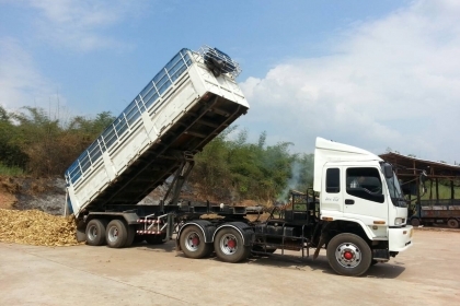 หางสามมิตรดั้ม  2เพลา  จดทะเบียนครั้งแรกปี 2540 สามารถแวะชมและทดลองหางดั๊มได้ที่ ศูนย์พักรถ truck2hand จังหวัดสระบุรีครับ