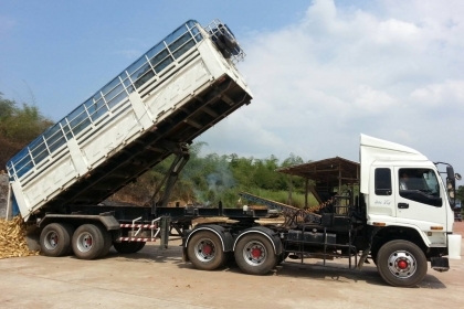 หางสามมิตรดั้ม  2เพลา  จดทะเบียนครั้งแรกปี 2540 สามารถแวะชมและทดลองหางดั๊มได้ที่ ศูนย์พักรถ truck2hand จังหวัดสระบุรีครับ