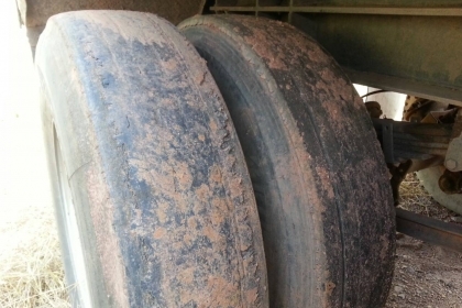 หางคอกสูง  3 เพลาแท้  จดทะเบียนเมื่อวันที่ 4 เมษายน 2537 ยาว 10.50 เมตร