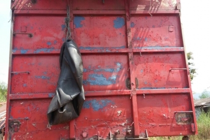 หางคอกสูง  3 เพลาแท้  จดทะเบียนเมื่อวันที่ 4 เมษายน 2537 ยาว 10.50 เมตร