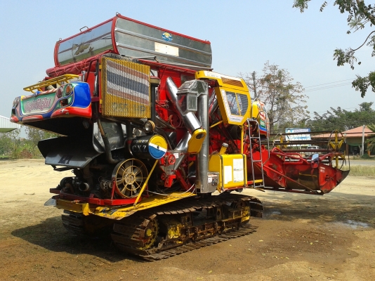 ขายรถเกี่ยวเกษตรพัฒนา รุ่นจ้าวช้างไวไฟ ปี55 ขายรถเกี่ยวเกษตรพัฒนา รุ่นจ้าวช้างไวไฟ ปี55