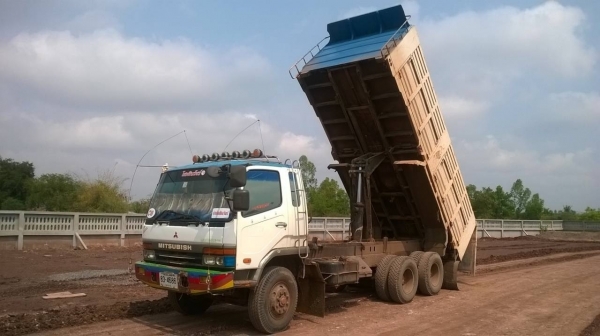 ขายไอ้หลง M6 ปี 46 MMTFN627PNC มีระบบลากพ่วง เครื่อง 6D16 โบอินเตอร์ 260 แรงม้า เกียร์ Easton คัสซีสวยจัด แอร์เย็น ยางเต็ม ทะเบียนเต็มพร้อมโอน