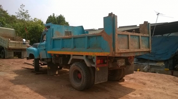 ขาย 6 ล้อหัวยาวดั้ม เครื่อง 6BD1 165 แรงม้า ปั้มลม เฟืองท้าย 210 คัสซีสวยตลอดเส้น เกียร์ร็อค เบรคทิฟฟี่  เพาวเวอร์ ทะเบียนพร้อมโอน