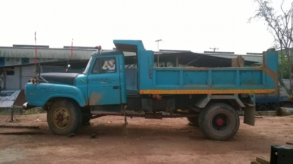 ขาย 6 ล้อหัวยาวดั้ม เครื่อง 6BD1 165 แรงม้า ปั้มลม เฟืองท้าย 210 คัสซีสวยตลอดเส้น เกียร์ร็อค เบรคทิฟฟี่  เพาวเวอร์ ทะเบียนพร้อมโอน