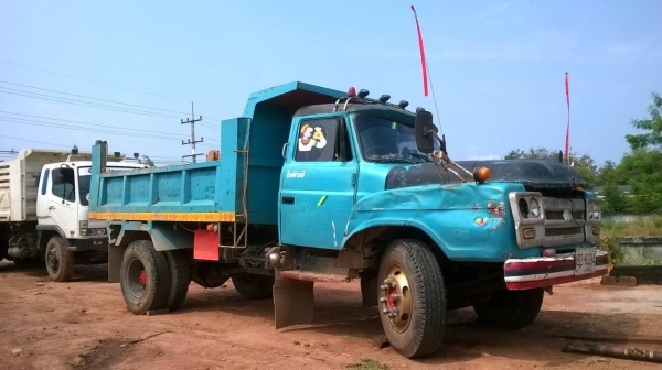 ขาย 6 ล้อหัวยาวดั้ม เครื่อง 6BD1 165 แรงม้า ปั้มลม เฟืองท้าย 210 คัสซีสวยตลอดเส้น เกียร์ร็อค เบรคทิฟฟี่  เพาวเวอร์ ทะเบียนพร้อมโอน