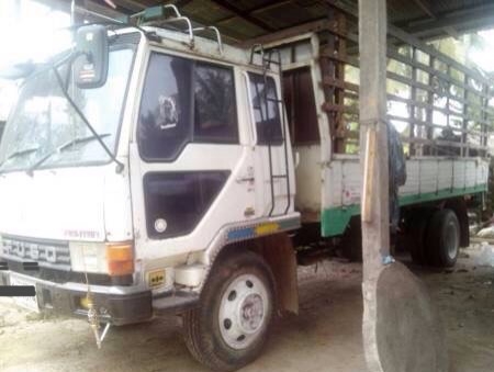 MITSUBISHI FUSO T620 - 175 HP 6BG1 หกล้อบรรทุก กระบะเหล็กคอกไม้ความยาว 5 เมตรสภาพดีพร้อมบรรทุกได้เลย เครื่องยนต์ 175 แรงลงเล่มครบแรงดีไม่มีเยิ้ม หัวเก๋งสวยๆลงเล่มครบภายในคอนโซลครบไม่มีผุ พวงมาลัยธรรมดา ช่วงล่างใหญ่ 6 น็อต ยาง 8.25 ขอบ 16 เอกสารทะเบียนภาษี