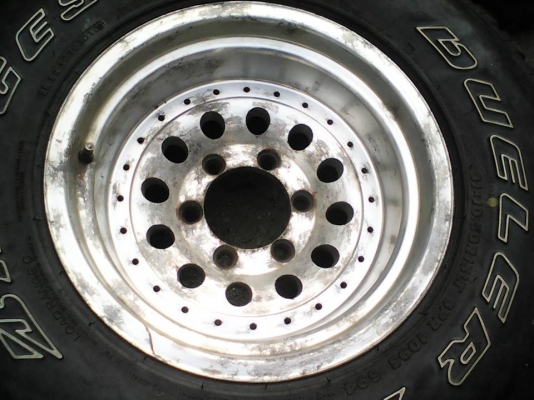 ขายล้อพร้อมยางล้อเป็นขี้เกลือทั้ง4วงยางปี10 2เส้นสวย อีก2เส้นไม่สวยปี09 ขาย 9900 call 0813122649 0914938461