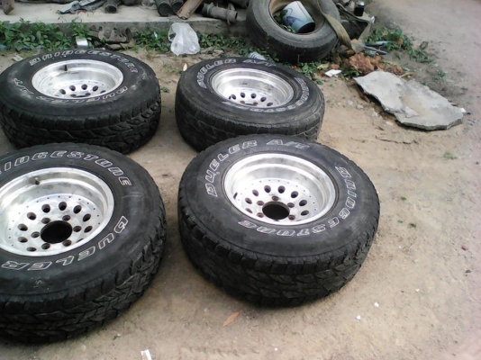 ขายล้อพร้อมยางล้อเป็นขี้เกลือทั้ง4วงยางปี10 2เส้นสวย อีก2เส้นไม่สวยปี09 ขาย 9900 call 0813122649 0914938461