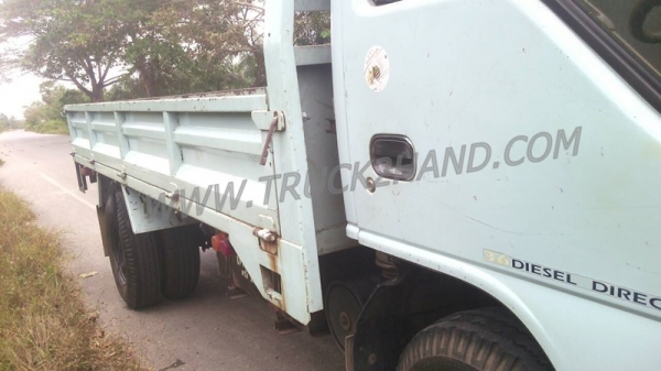 รถบรรทุก 6 ล้อ   ISUZU NKR    110 แรงม้า(มาดูสภาพรถและทดลองขับดูก่อน ส่วนเรื่องราคาต่อรองกันได้ครับ)