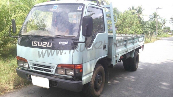 รถบรรทุก 6 ล้อ   ISUZU NKR    110 แรงม้า(มาดูสภาพรถและทดลองขับดูก่อน ส่วนเรื่องราคาต่อรองกันได้ครับ)