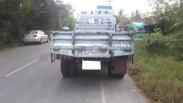 รถบรรทุก 6 ล้อ   ISUZU NKR    110 แรงม้า(มาดูสภาพรถและทดลองขับดูก่อน ส่วนเรื่องราคาต่อรองกันได้ครับ)