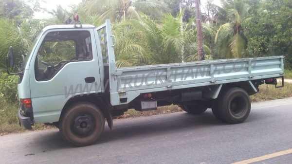 รถบรรทุก 6 ล้อ   ISUZU NKR    110 แรงม้า(มาดูสภาพรถและทดลองขับดูก่อน ส่วนเรื่องราคาต่อรองกันได้ครับ)