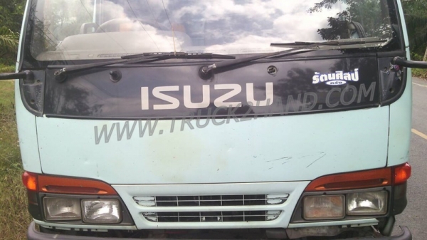 รถบรรทุก 6 ล้อ   ISUZU NKR    110 แรงม้า(มาดูสภาพรถและทดลองขับดูก่อน ส่วนเรื่องราคาต่อรองกันได้ครับ)