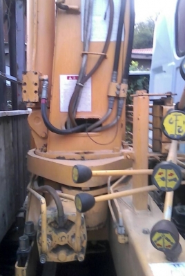 ISUZU KS 100 HP 4BC2 รถบรรทุกหกล้อติดเครน KATO 2.5 ตัน 3 ปลอก ทั้งตัวรถหกล้อและเครนสภาพดีสุดๆครับพร้อมใช้งานได้เลย กระบะเหล็กความยาว 4.30 เมตร หัวเก๋งไม่มีผุภายในคอนโซลครบ พวงมาลัยธรรมดา ช่วงล่างเดิมๆ คัชซีไม่บวม คานหน้ากับเฟืองท้าย 5 น็อต ยาง 7.50 ขอบ 16