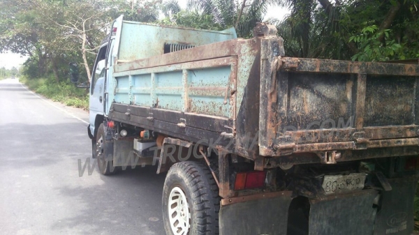 รถบรรทุก 6 ล้อ ดัมพ์ ISUZU NPR 120 แรงม้า(มาชมรถดูสภาพก่อนและสามารถต่อรองราคาได้อีก ที่ศูนย์พักรถ truck2hand จังหวัดสระบุรี)