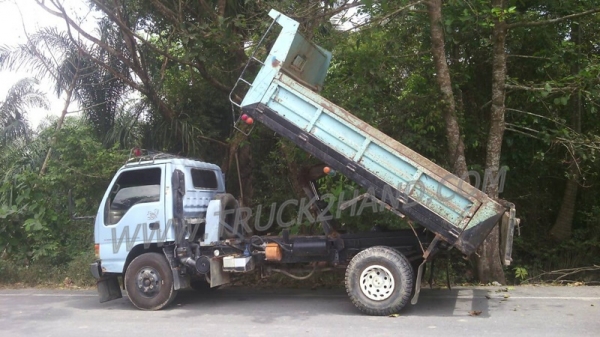 รถบรรทุก 6 ล้อ ดัมพ์ ISUZU NPR 120 แรงม้า(มาชมรถดูสภาพก่อนและสามารถต่อรองราคาได้อีก ที่ศูนย์พักรถ truck2hand จังหวัดสระบุรี)