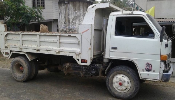 ***ขายแล้วครับขอบคุณ Truck2hand ขาย ISUZU NPR-125 6ล้อดั้มดิน5คิว ประกอบ NPR58L 4BG1-125HP ปี2543 เครื่อง4BG1-125แรง ฝาดำ เกียร์สั้น เครื่องดี แน่นดี แรงดี เกียร์ดีเข้าง่าย ไม่หลุด ช่วงล่างใหญ่ Fหน้า-หลัง คัสซีดี เสริมเหล็ก บน-ล่าง หนา แข็งแรง กระบ