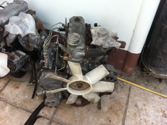 ขายเครื่องยนต์ISEKI 3สูบ30กับ32แรงเก่าญี่ปุ่น2ตัว