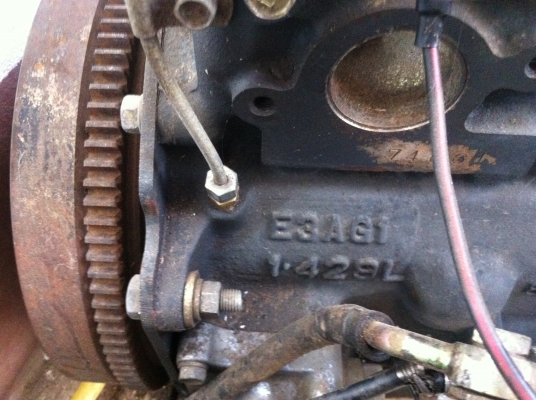 ขายเครื่องยนต์ISEKI 3สูบ30กับ32แรงเก่าญี่ปุ่น2ตัว