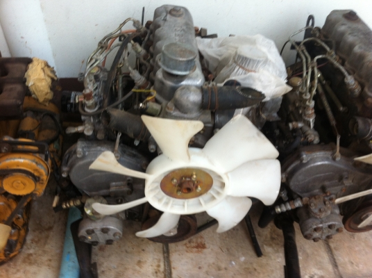 ขายเครื่องยนต์ISEKI 3สูบ30กับ32แรงเก่าญี่ปุ่น2ตัว