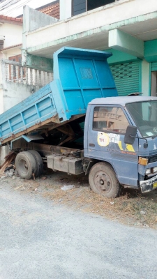 รถหกล้อดั้ม  NPR  110 ฝาดำ  เครื่องดี คันชีสวย เอกสารพร้อมโอน