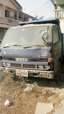 รถหกล้อดั้ม  NPR  110 ฝาดำ  เครื่องดี คันชีสวย เอกสารพร้อมโอน