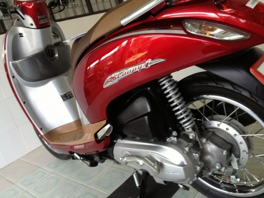 Scoopy-i ลายClassic โฉมปัจจุบัน วิ่ง7000 ปลายปี56 (ของแถม 4 รายการ) Scoopy-i ลายClassic โฉมปัจจุบัน วิ่ง7000 ปลายปี56 (ของแถม 4 รายการ)