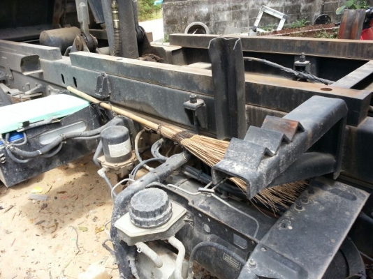 รถฮีโน่ 6 ล้อดั้ม  175 แรงม้า ปี 53  ( รถวิ่ง 9x,xxx กม. )   สนใจติดต่อ  081 - 6079515