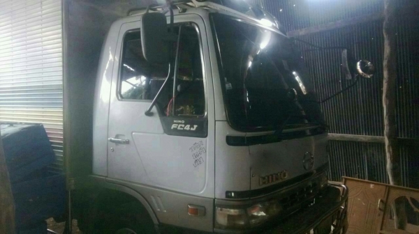 รถฮีโน่ 6 ล้อ ตู้เย็น FC4J  140 แรงม้า. ปี 42   สนใจติดต่อ  081 - 6079515