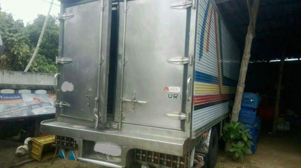 รถฮีโน่ 6 ล้อ ตู้เย็น FC4J  140 แรงม้า. ปี 42   สนใจติดต่อ  081 - 6079515