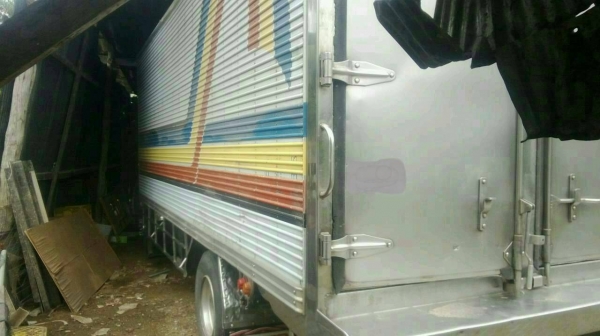 รถฮีโน่ 6 ล้อ ตู้เย็น FC4J  140 แรงม้า. ปี 42   สนใจติดต่อ  081 - 6079515