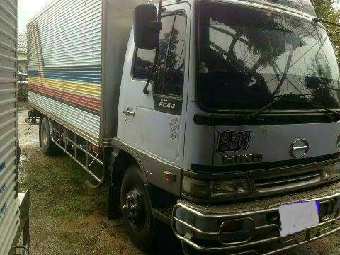 รถฮีโน่ 6 ล้อ ตู้เย็น FC4J  140 แรงม้า. ปี 42   สนใจติดต่อ  081 - 6079515