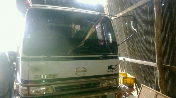 รถฮีโน่ 6 ล้อ ตู้เย็น FC4J  140 แรงม้า. ปี 42   สนใจติดต่อ  081 - 6079515