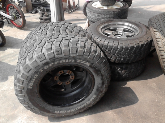 265/70R17 BfGoodrich Mud-Terrain T/A Km2 ชุด 4 ล้อ Tel.081-427-3941