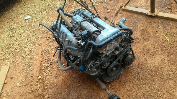 เครืองนิสสันsr20 ตัดจากรถอุบัติเหตุมา ราคาถูกแถมเล่มทะเบียนชุดโอนป้ายทะเบียน เลขตัวถังตัดให้ด้้วยราคานี้คุ้มมากครับ