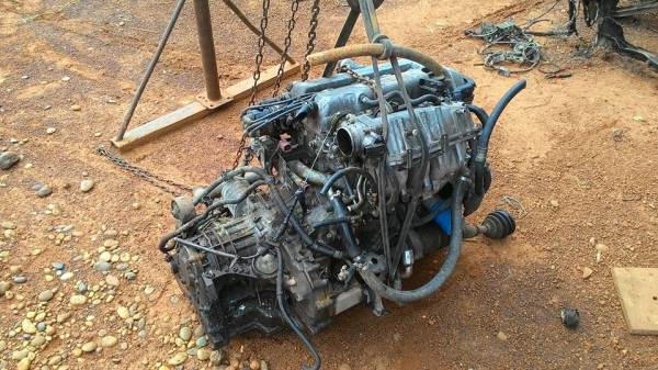 เครืองนิสสันsr20 ตัดจากรถอุบัติเหตุมา ราคาถูกแถมเล่มทะเบียนชุดโอนป้ายทะเบียน เลขตัวถังตัดให้ด้้วยราคานี้คุ้มมากครับ