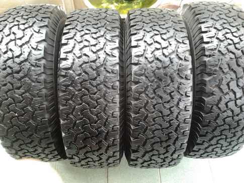 BF km2 ขนาด 265/75/16 ปี12  สภาพสวยๆ มี2ชุด