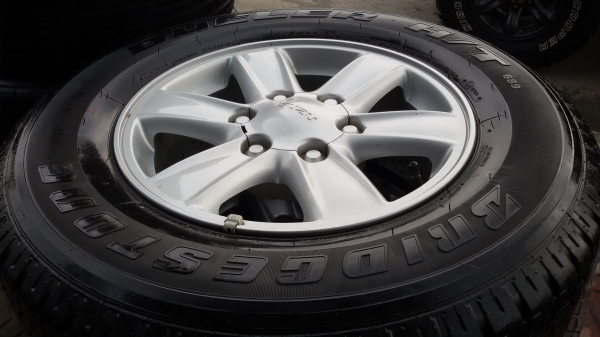 ขายล้อขอบ16 พร้อมยาง245 70 16 ปี12ชุดละ11500