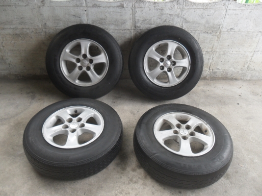 ล้อแม็ก 15นิ้ว 5รู114 พร้อมยาง สวยๆ 4 ล้อ ราคา 4000 บาท