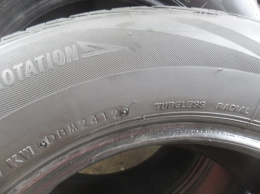 ยาง BRIDGESTONE 215/65R15ปี12 สวยๆ 4 เส้น ราคา 2300 บาท
