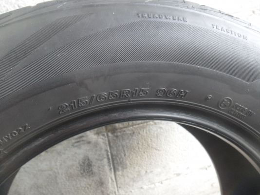 ยาง BRIDGESTONE 215/65R15ปี12 สวยๆ 4 เส้น ราคา 2300 บาท