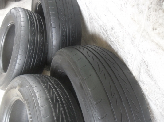 ยาง BRIDGESTONE 215/65R15ปี12 สวยๆ 4 เส้น ราคา 2300 บาท