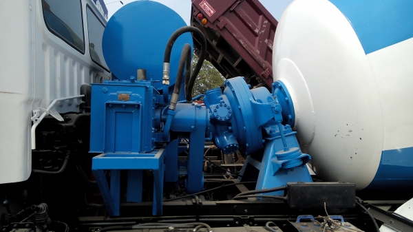 ขาย รถโม่ปูน 5 คิว  HINO PROFIA เครื่อง K13D 260 แรงม้าระบบน้ำมัน เครื่องมาพร้อมเพลาปั่นโม่ ราคากันเองพรอมใช้แล้ว พร้อมทะเบียน หาอยู่รีบเลยค่ะ ติดต่อได้ที่ วิยะดาคนสวยนะคะ