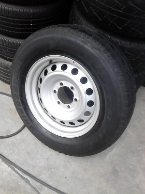 กะทะล้อพร้อมยาง 17X7 1/2J  ขนา 6 รู   มี 1 ล้อ  TEL.081-427-3941