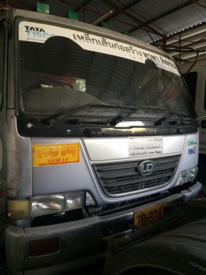 ขายหัวลากรถบรรทุก 10 ล้อ  NISSAN  3 เพลา 320 แรงม้า