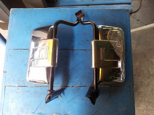 กระจกมองข้างโครเมี่ยมแปะประตู ของไดฮัทสุรถตู้