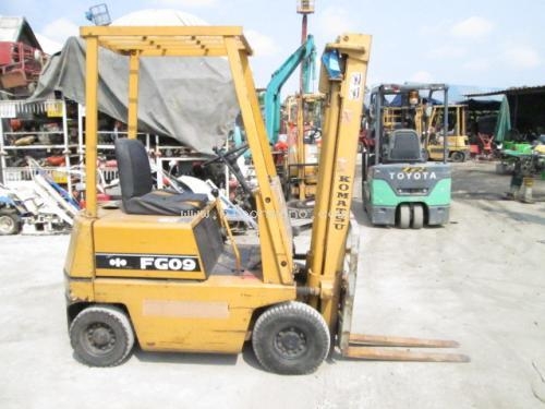 รถยก    KOMATSU     FG09-2   รหัสสินค้า : 14001671  หรือเพิ่มเติมไดที่ www.nihonmono.com