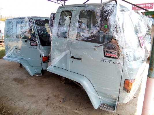 ( ขาย )     หัวเก๋ง  ISUZU  ROCKY  สวย ๆ  ภายในครบ  ( ระบบไฟพร้อม )  สภาพพร้อมใช้งาน  /  ใส่ 10 ล้อ  และ   6 ล้อใหญ่